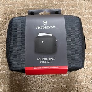 Victorinox toiletry case compact